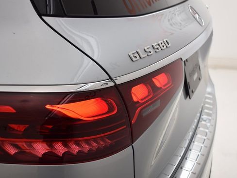 New 2026 Mercedes-Benz GLS 580 4MATIC image 12