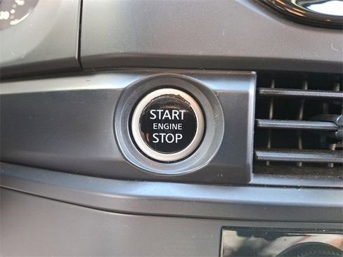 Used 2024 Nissan Pathfinder S image 25