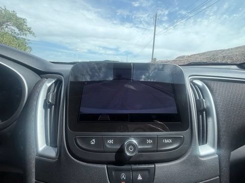 Used 2022 Chevrolet Malibu LT FWD image 17