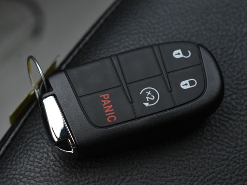 Used 2022 Jeep Compass Limited image 31