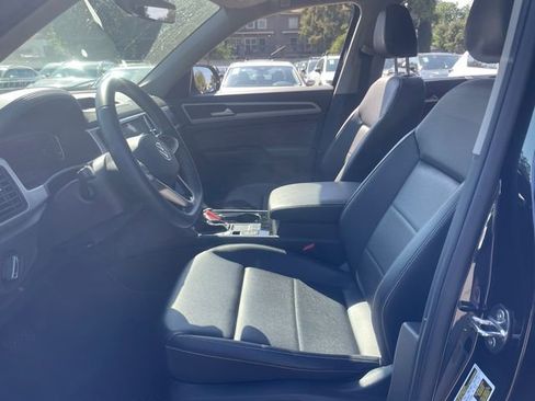 Used 2023 Volkswagen Atlas SE w/ Panoramic Sunroof Package image 9
