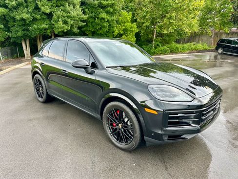 Used 2026 Porsche Cayenne S AWD/4WD image 3