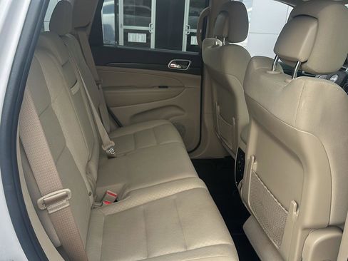 Used 2019 Jeep Grand Cherokee Laredo w/ 18" Wheel & 8.4" Radio Group image 6