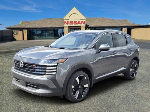 Used 2025 Nissan Kicks SR AWD/4WD image 2