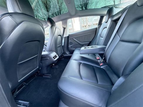 Used 2022 Tesla Model 3 Long Range image 16