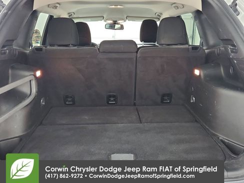 Used 2018 Jeep Cherokee Latitude w/ Cold Weather Group image 31