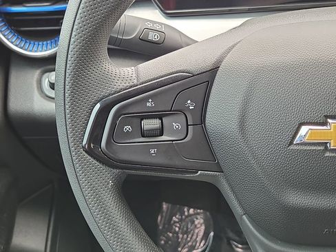 Used 2025 Chevrolet Trax LT FWD image 19