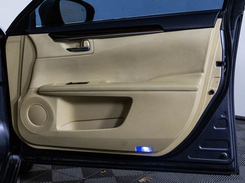 Used 2014 Lexus ES 350 w/ Luxury Package image 41