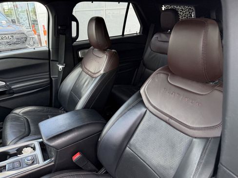 Used 2022 Ford Explorer Platinum w/ Equipment Group 601A AWD/4WD image 12