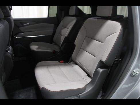 Used 2025 Chevrolet Traverse LT w/ Driver Confidence Package FWD image 18