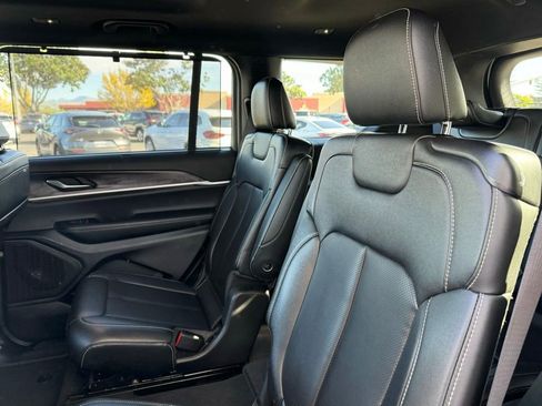 Used 2024 Jeep Grand Cherokee L Limited w/ Luxury Tech Group II image 23