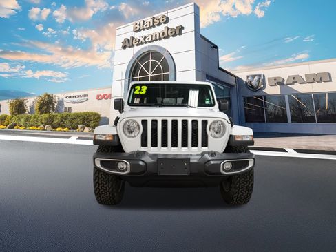 Used 2023 Jeep Gladiator Overland image 11