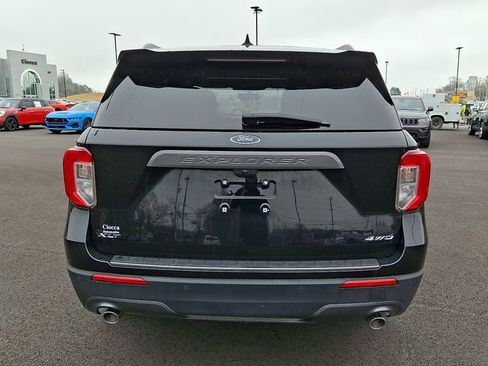 Used 2022 Ford Explorer XLT w/ Equipment Group 202A AWD/4WD image 9