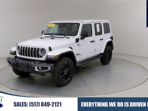 Used 2025 Jeep Wrangler Unlimited Sahara AWD/4WD image 1