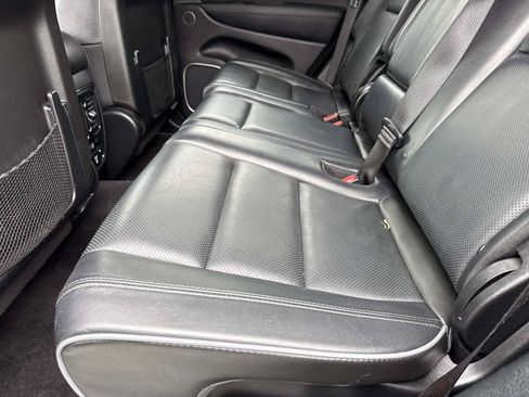 Used 2019 Jeep Grand Cherokee Overland AWD/4WD image 14