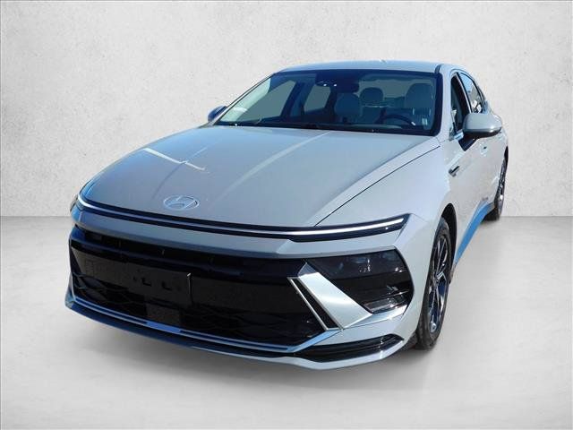 Used 2025 Hyundai Sonata SEL FWD image 2