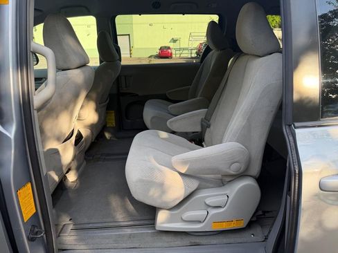Used 2013 Toyota Sienna LE FWD image 22