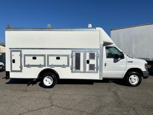 Used 2019 Ford E-450 and Econoline 450 Super Duty w/ Power Windows & Locks Group image 4