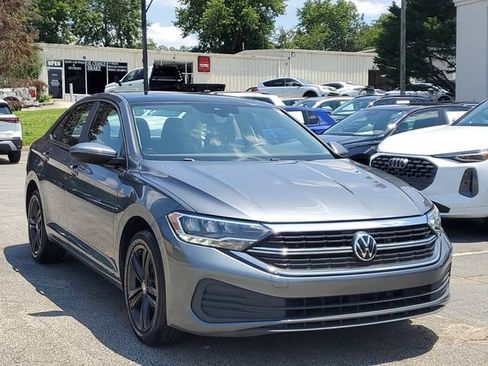 Certified 2023 Volkswagen Jetta SE FWD image 3