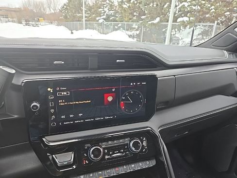 Used 2024 GMC Sierra 2500 AT4X image 12