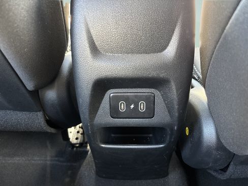 Used 2025 Hyundai Venue SEL FWD image 18