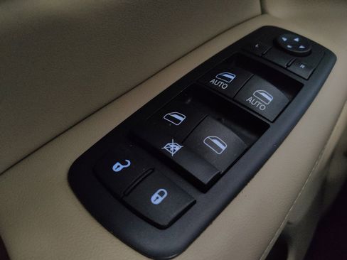 Used 2016 Jeep Grand Cherokee Limited w/ Luxury Group II AWD/4WD image 27