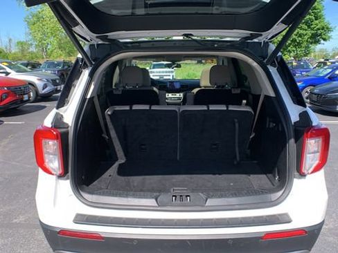 Used 2022 Ford Explorer XLT w/ Equipment Group 202A AWD/4WD image 26