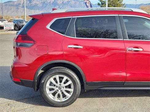 Used 2018 Nissan Rogue SV image 4