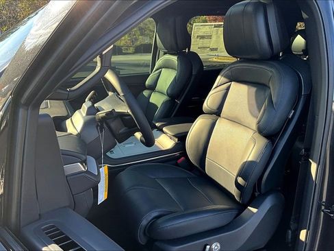 New 2025 Lincoln Navigator Reserve w/ Jet Appearance Package image 9