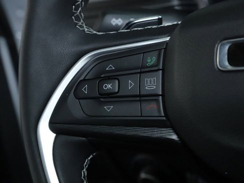 Used 2025 Jeep Grand Cherokee Laredo X image 23