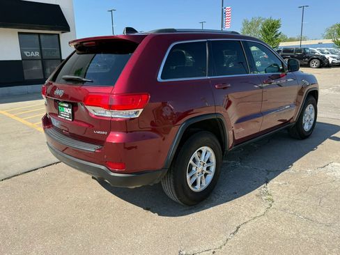 Used 2019 Jeep Grand Cherokee Laredo AWD/4WD image 13