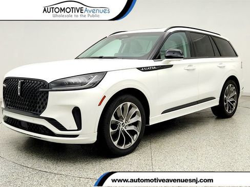 Used 2025 Lincoln Aviator 2WD w/ Jet Appearance Package image 1