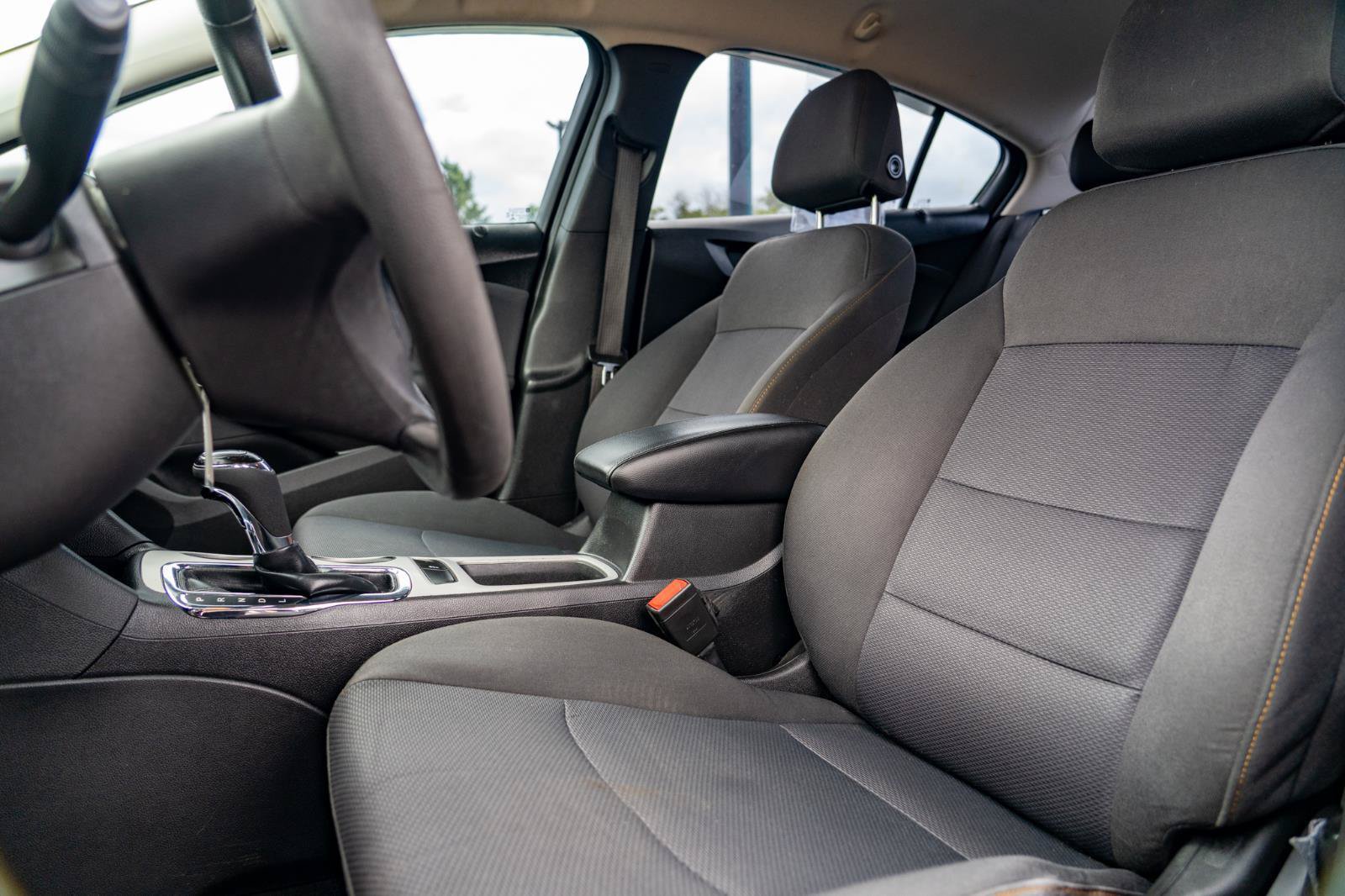 Used 2018 Chevrolet Cruze LS FWD image 14
