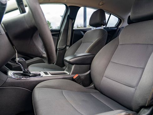 Used 2018 Chevrolet Cruze LS FWD image 14