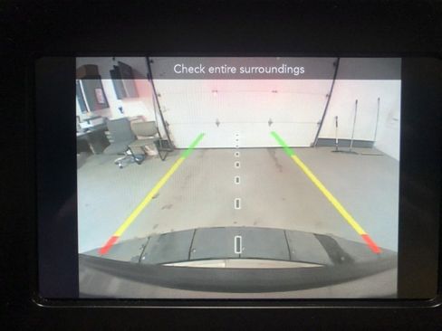 Used 2019 Jeep Cherokee Latitude w/ Cold Weather Group image 27