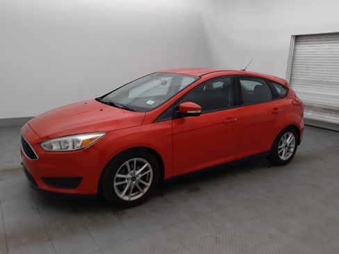 Used 2016 Ford Focus SE FWD image 2