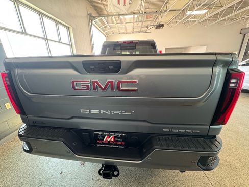 Used 2025 GMC Sierra 2500 Denali w/ Denali Reserve Package AWD/4WD image 6
