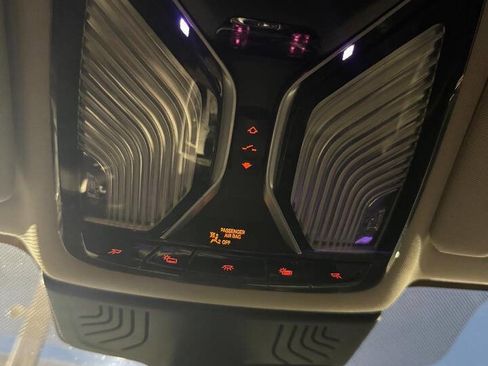 Used 2017 BMW 750i xDrive image 39