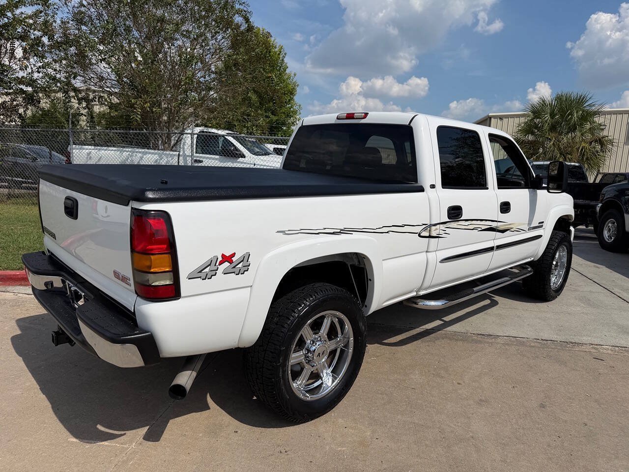 Used 2007 GMC Sierra 2500 SLE w/ Heavy-Duty Power Package AWD/4WD image 36