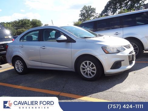 Used 2018 Chevrolet Sonic LT w/ Convenience Package FWD image 3