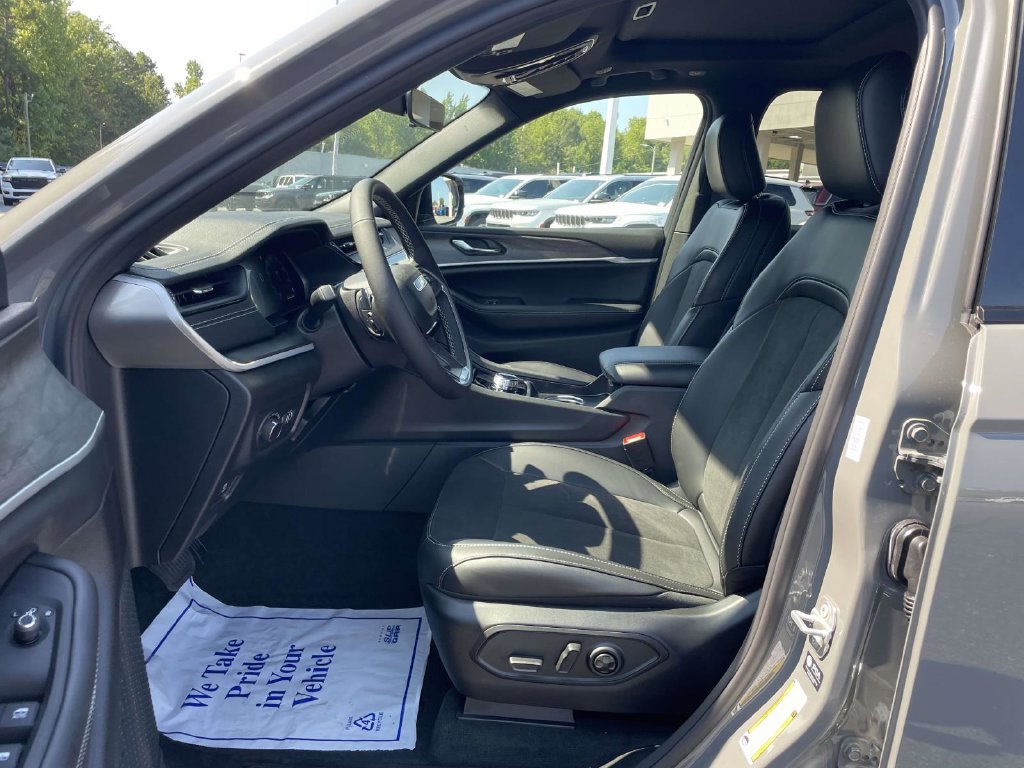 New 2027 Jeep Grand Cherokee Altitude AWD/4WD image 27
