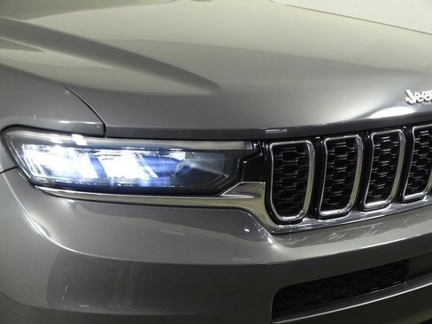 Used 2024 Jeep Grand Cherokee L Limited image 40