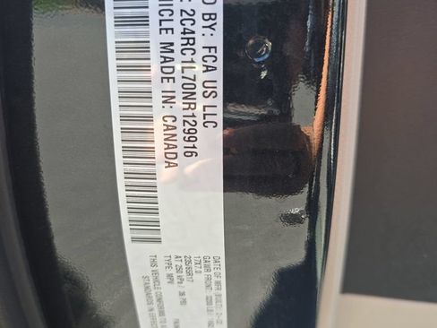 Used 2022 Chrysler Pacifica Touring-L FWD image 29