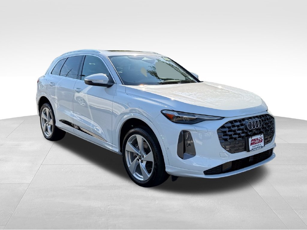 Used 2025 Audi Q5 Premium w/ Premium Plus AWD/4WD image 3