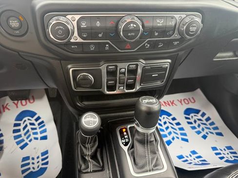 Used 2018 Jeep Wrangler Unlimited Sahara image 20