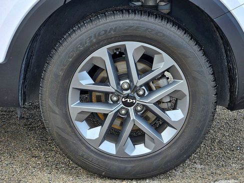 Used 2023 Kia Telluride LX image 12