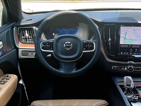 Used 2024 Volvo XC60 T8 Ultimate w/ Protection Package Premier AWD/4WD image 7