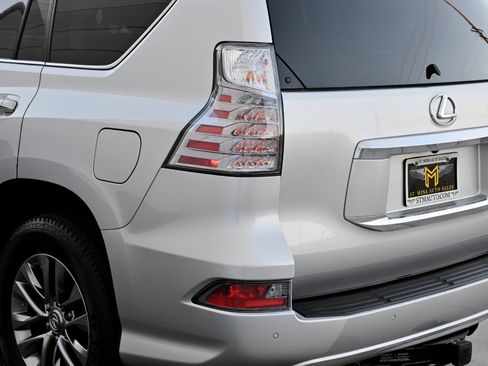 Used 2018 Lexus GX 460 Luxury w/ Preferred Accessory Package image 32