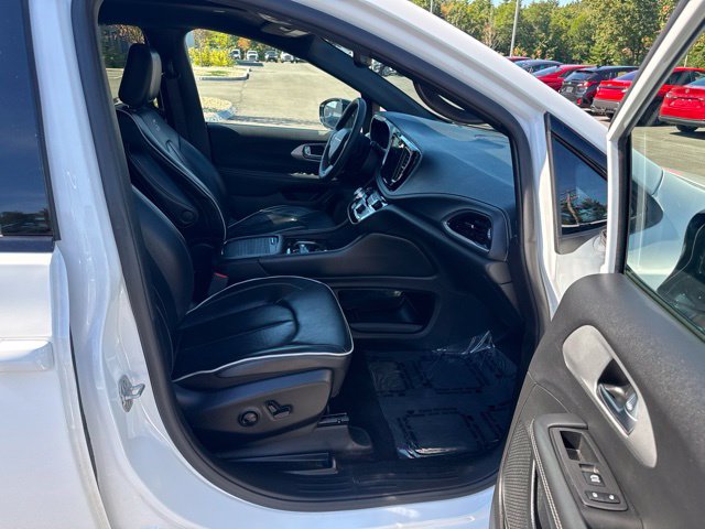 Used 2025 Chrysler Pacifica Limited FWD image 10
