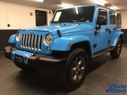 Used 2018 Jeep Wrangler Unlimited Sahara w/ Dual Top Group AWD/4WD image 5